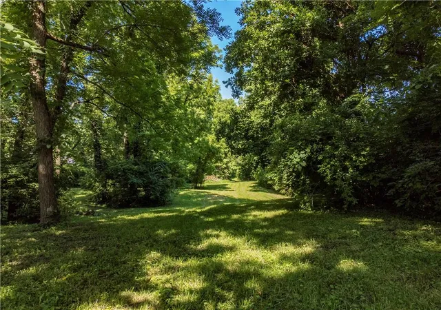 1st image of 604 N Dickinson Rd, Independence, MO 64050 | MLS# 2631106