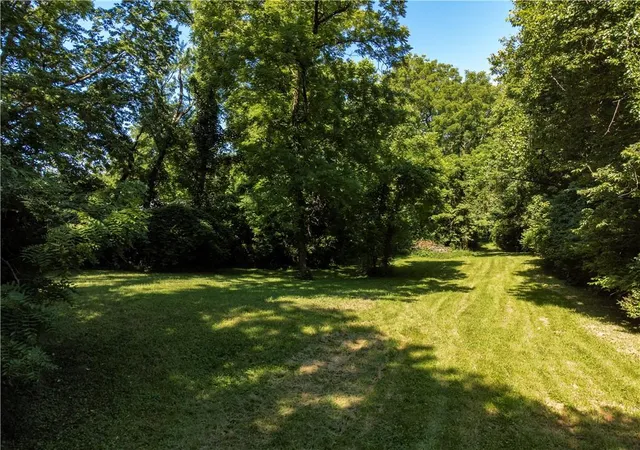 3rd image of 604 N Dickinson Rd, Independence, MO 64050 | MLS# 2631106