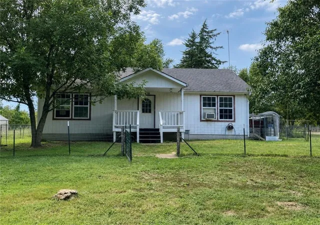 Photo 1 of Single family home for sale at 323 N Wall St, Blairstown, MO 64726 | MLS# 2631108 | Listing updated on 2026-07-13