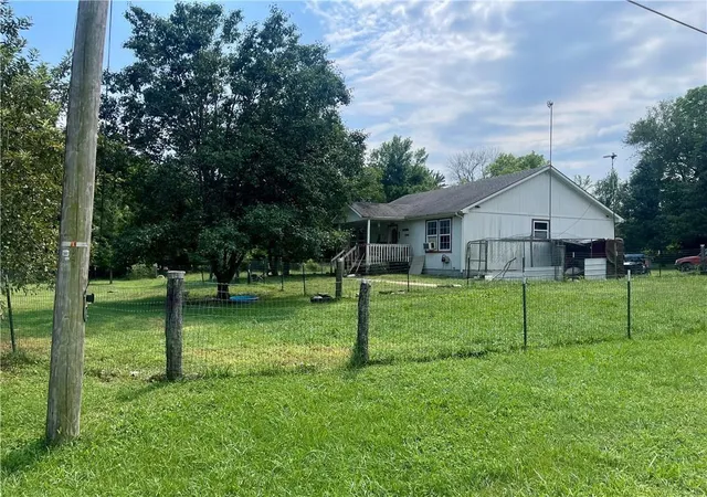 Photo 3 of Single family home for sale at 323 N Wall St, Blairstown, MO 64726 | MLS# 2631108 | Listing updated on 2026-07-13