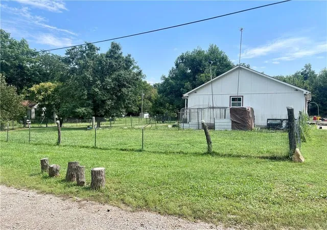 Photo 3 of Single family home for sale at 323 N Wall St, Blairstown, MO 64726 | MLS# 2631108 | Listing updated on 2026-07-13