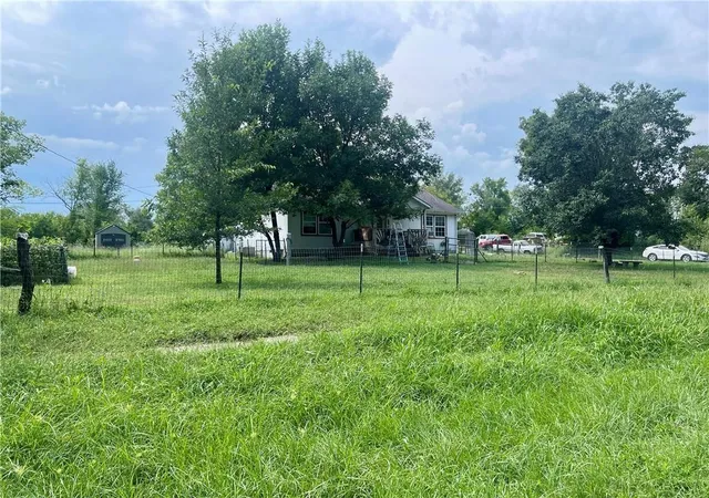 Photo 4 of Single family home for sale at 323 N Wall St, Blairstown, MO 64726 | MLS# 2631108 | Listing updated on 2026-07-13