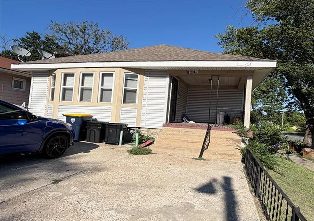 Photo 2 of Single family home for sale at 819 Monroe Ave, Kansas City, MO 64124 | MLS# 2631110 | Listing updated on 2026-07-27