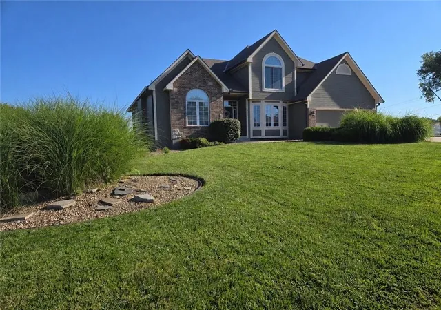 Photo 3 of Single family home for sale at 2616 Duncan Cir, Harrisonville, MO 64701 | MLS# 2631124 | Listing updated on 2026-10-06