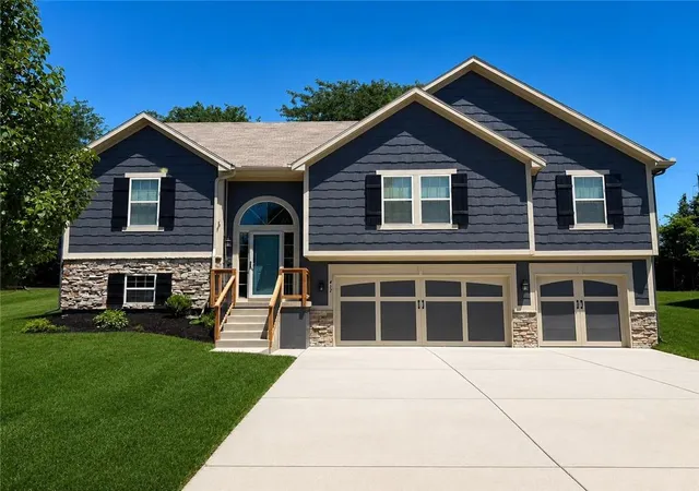 Photo 1 of Sale Pending at 412 Duncan Dr, Liberty, MO 64068 | MLS# 2631136 | Listing updated on 2026-09-01