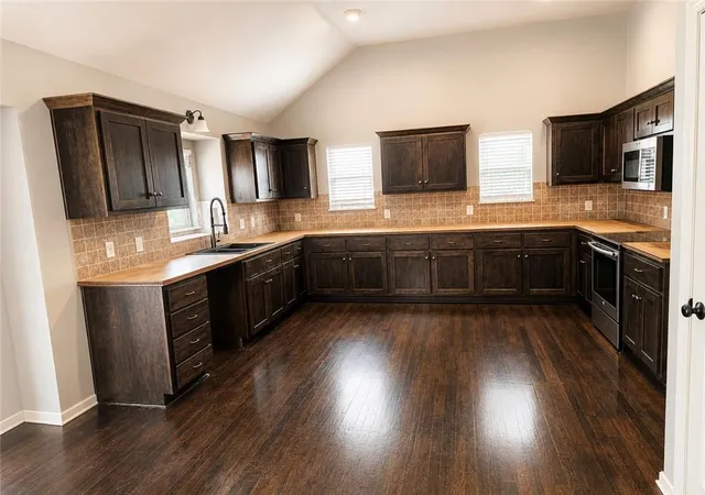 Photo 11 of Sale Pending at 412 Duncan Dr, Liberty, MO 64068 | MLS# 2631136 | Listing updated on 2026-09-01