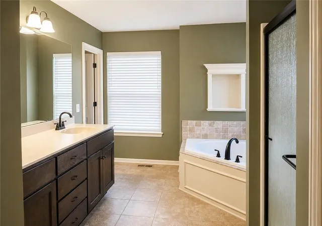 Photo 5 of Sale Pending at 412 Duncan Dr, Liberty, MO 64068 | MLS# 2631136 | Listing updated on 2026-09-01