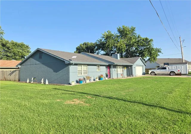 Photo 3 of Single family home for sale at 2000 N 11th Street, Independence, KS 67301 | MLS# 2631140 | Listing updated on 2026-09-25