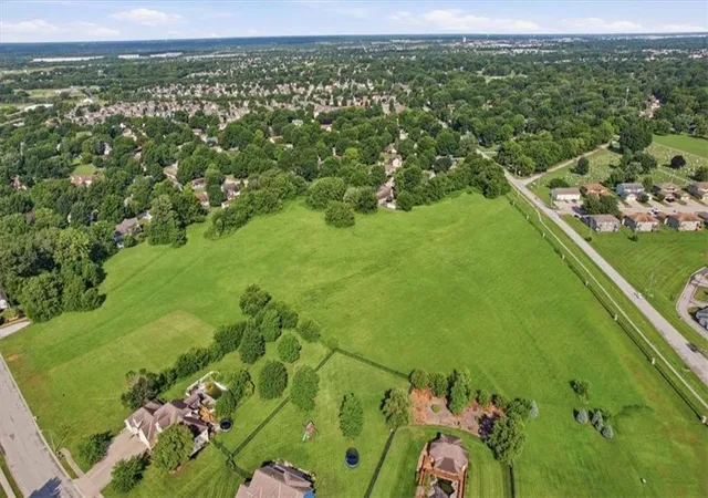 4th image of 457 E Lucy Webb Rd, Raymore, MO 64083 | MLS# 2631150
