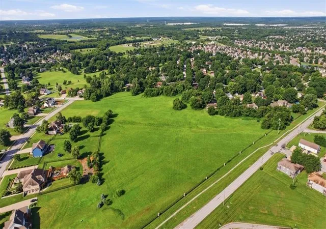 5th image of 457 E Lucy Webb Rd, Raymore, MO 64083 | MLS# 2631150