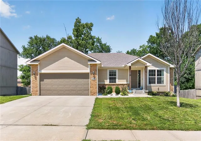 1st image of 1308 Nw Hilltop Ln, Grain Valley, MO 64029 | MLS# 2631154
