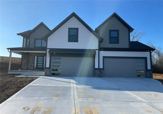 Photo 1 of Sale Pending at 8000 Se Crumley Ct, Blue Springs, MO 64014 | MLS# 2631155 | Listing updated on 2026-07-28