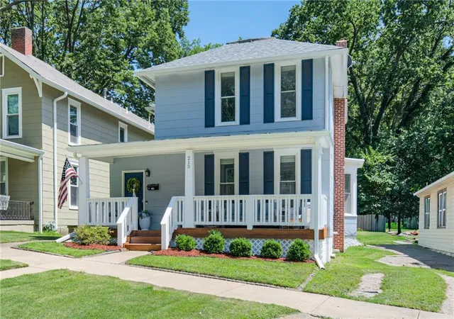 1st image of 215 Pine St, Leavenworth, KS 66048 | MLS# 2631158