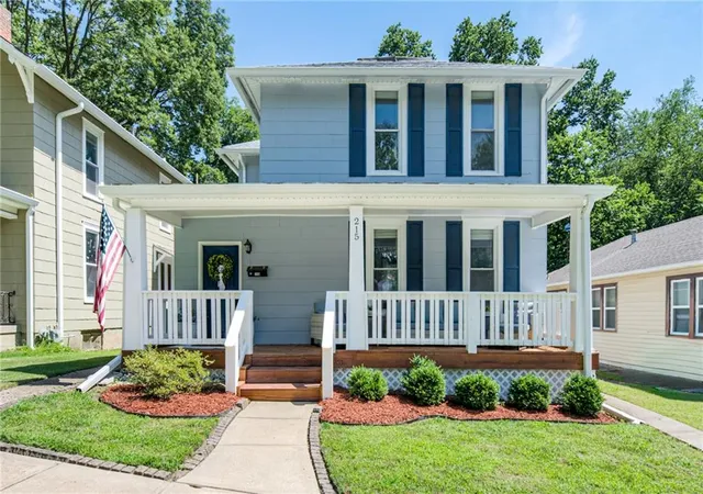 4th image of 215 Pine St, Leavenworth, KS 66048 | MLS# 2631158
