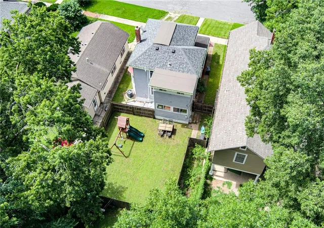 52nd image of 215 Pine St, Leavenworth, KS 66048 | MLS# 2631158