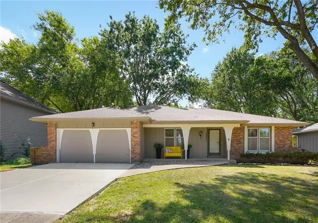 Photo 1 of Sale Pending at 13711 West 69th St, Shawnee, KS 66216 | MLS# 2631160 | Listing updated on 2026-09-01