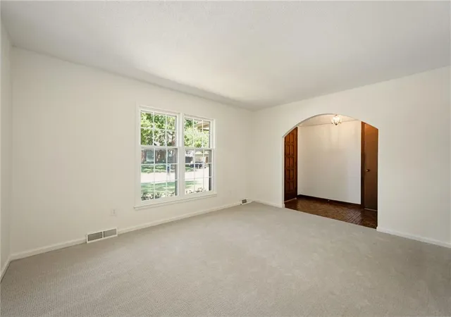 Photo 4 of Sale Pending at 13711 West 69th St, Shawnee, KS 66216 | MLS# 2631160 | Listing updated on 2026-09-01