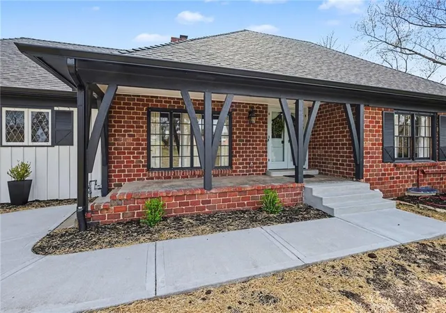 2nd image of 107 E Santa Fe Trl, Kansas City, MO 64145 | MLS# 2631169