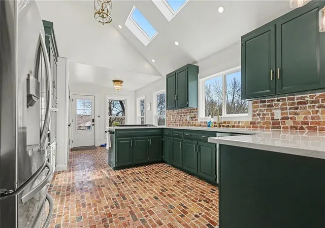 4th image of 107 E Santa Fe Trl, Kansas City, MO 64145 | MLS# 2631169