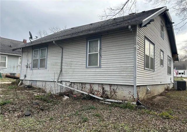 Homes for sale in Independence, KS | 824 E Main St, Independence, KS 67301 | MLS# 2631172