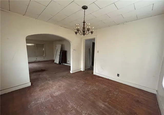 Homes for sale in Independence, KS | 824 E Main St, Independence, KS 67301 | MLS# 2631172