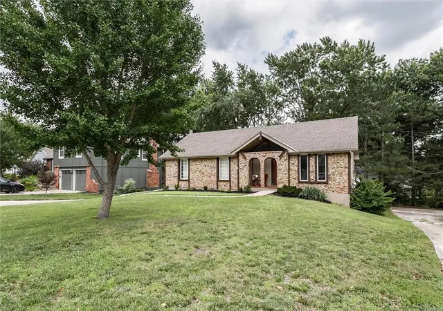 Homes for sale in Lenexa, KS | 12315 W 100th Pl, Lenexa, KS 66215 | MLS# 2631183