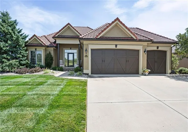 Photo 1 of Single family home for sale at 6019 Nw 107th Street, Kansas City, MO 64154 | MLS# 2631184 | Listing updated on 2026-08-30