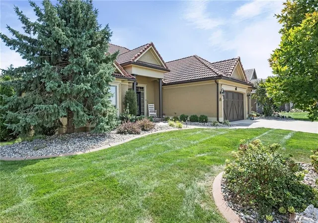 Photo 3 of Single family home for sale at 6019 NW 107th Street, Kansas City, MO 64154 | MLS# 2631184 | Listing updated on 2026-08-30