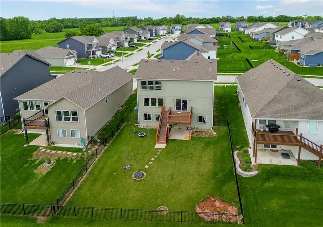 2nd image of 3813 Sw Maryville Pl, Lees Summit, MO 64082 | MLS# 2631197