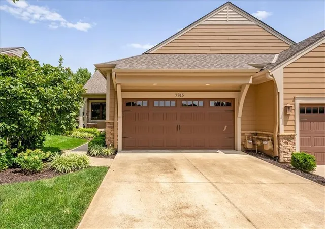2nd image of 7815 W 158th Ter, Overland Park, KS 66223 | MLS# 2631204