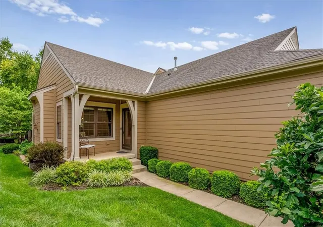 3rd image of 7815 W 158Th Ter, Overland Park, KS 66223 | MLS# 2631204