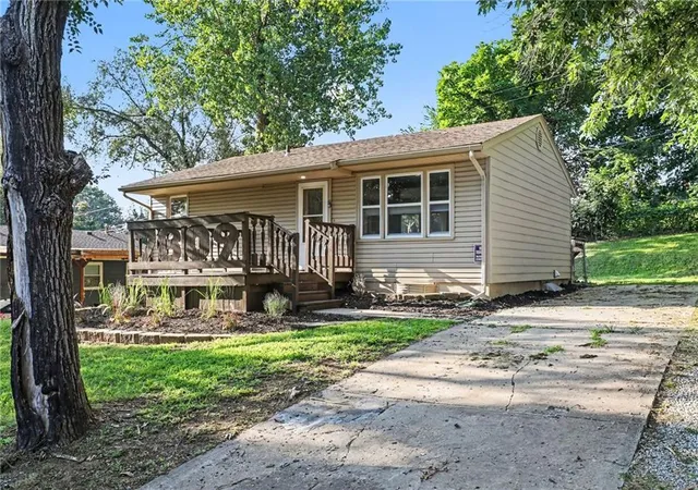 Photo 3 of Single family home for sale at 7809 E 48th Terrace, Kansas City, MO 64129 | MLS# 2631208 | Listing updated on 2026-08-28