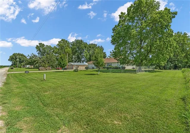 Homes for sale in Lawrence, KS | 1609 N 1600 Rd, Lawrence, KS 66044 | MLS# 2631212