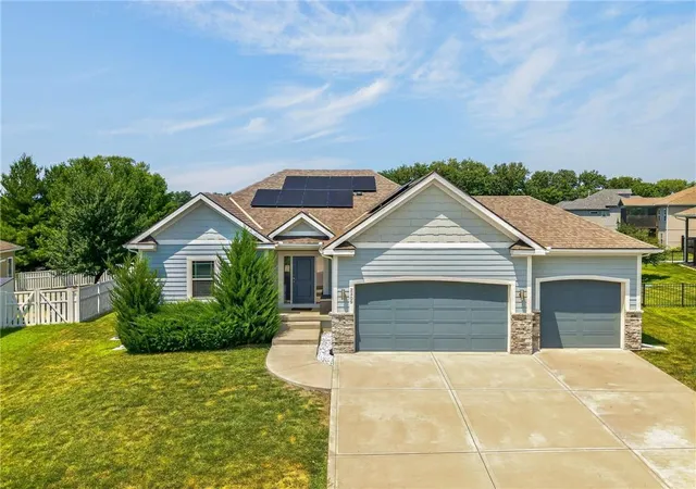 Photo 1 of Single family home for sale at 2309 Ne Colonnade Ave, Blue Springs, MO 64029 | MLS# 2631220 | Listing updated on 2026-08-22