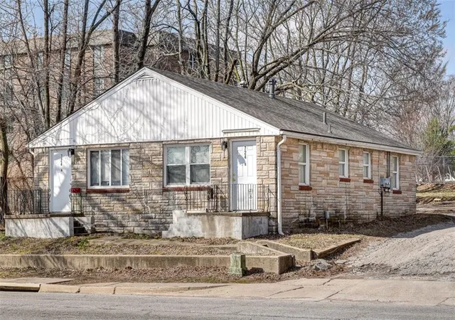1st image of 724 N Noland Rd, Independence, MO 64050 | MLS# 2631221