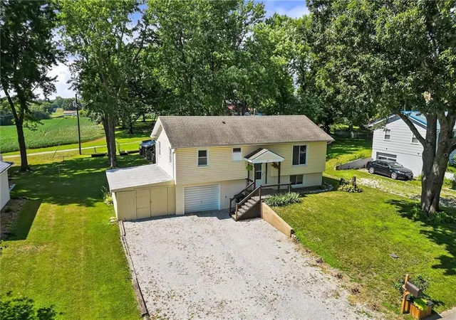 Homes for sale in Richmond, MO | 605 S Westview Dr, Richmond, MO 64085 | MLS# 2631223