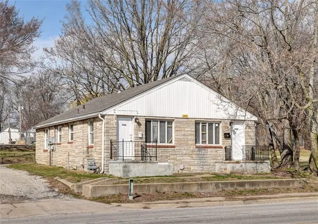 1st image of 726 N Noland Rd, Independence, MO 64050 | MLS# 2631228