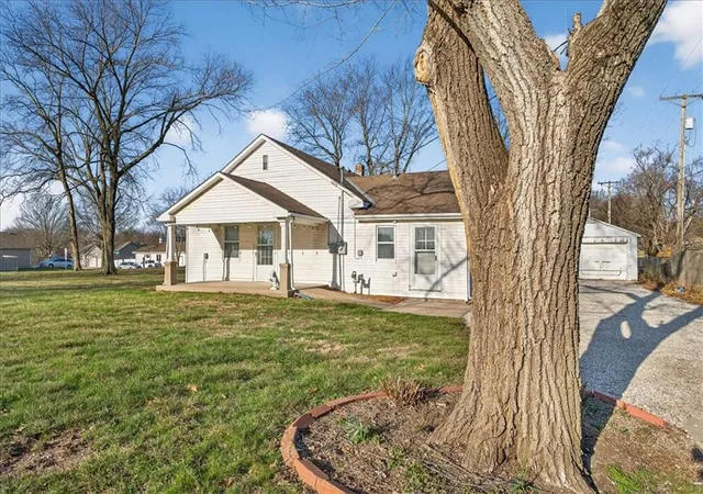 Photo 4 of Single family home for sale at 1490 NE Independence Ave, Lees Summit, MO 64086 | MLS# 2631232 | Listing updated on 2026-09-29