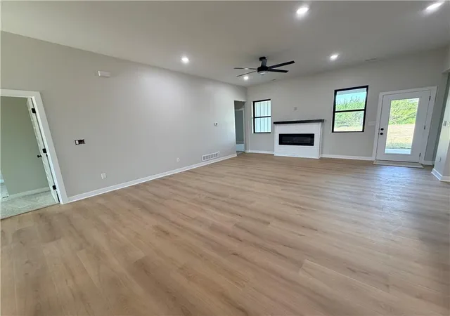 Photo 3 of Single family home for sale at 322 Ne 51st Road, Warrensburg, MO 64093 | MLS# 2631236 | Listing updated on 2026-09-05