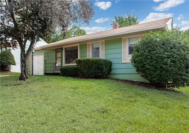 Photo 3 of Sale Pending at 3917 S Spring St, Independence, MO 64055 | MLS# 2631240 | Listing updated on 2026-09-04