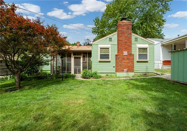 Photo 3 of Sale Pending at 3917 S Spring St, Independence, MO 64055 | MLS# 2631240 | Listing updated on 2026-09-04