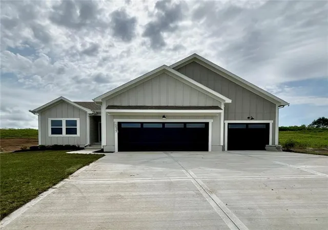 Photo 1 of Sale Pending at 355 Sw Amara Dr, Lees Summit, MO 64064 | MLS# 2631242 | Listing updated on 2026-07-13