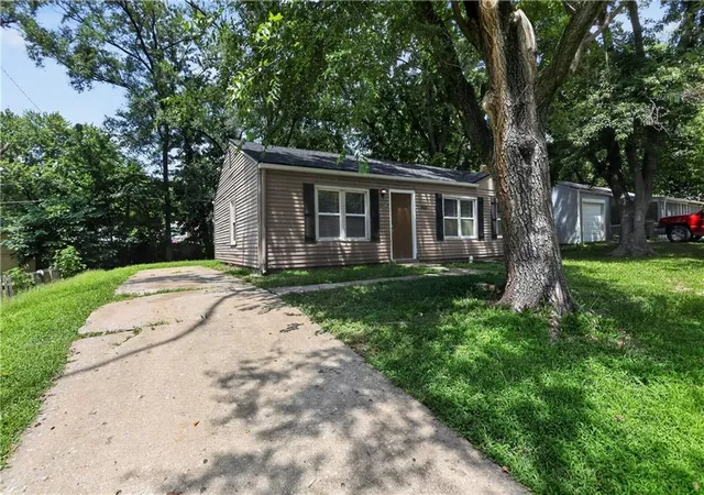 Photo 3 of Single family home for sale at 6014 Corona Ave, Kansas City, KS 66102 | MLS# 2631248 | Listing updated on 2026-08-18