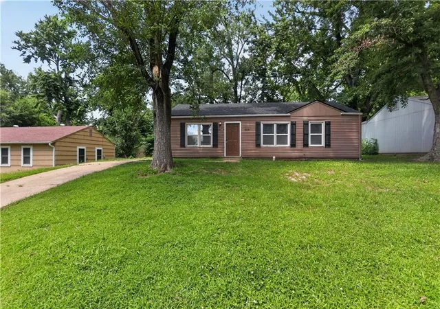 Photo 4 of Single family home for sale at 6014 Corona Ave, Kansas City, KS 66102 | MLS# 2631248 | Listing updated on 2026-08-18
