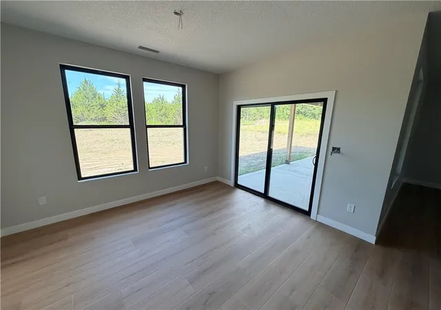 Photo 4 of Single family home for sale at 324 NE 51st Road, Warrensburg, MO 64093 | MLS# 2631249 | Listing updated on 2026-09-05