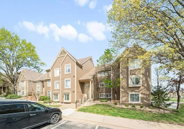 1st image of 11110 Nieman #101 Rd, Overland Park, KS 66210 | MLS# 2631251