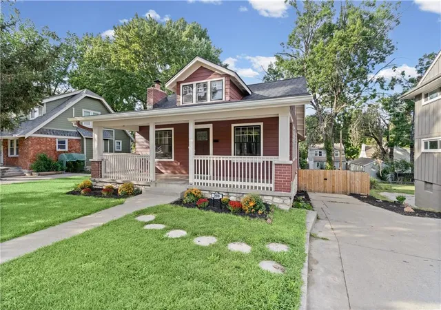 Photo 2 of Single family home for sale at 300 East 75th St, Kansas City, MO 64114 | MLS# 2631252 | Listing updated on 2026-10-04