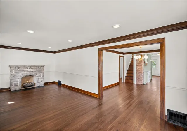 Photo 4 of Single family home for sale at 300 East 75th St, Kansas City, MO 64114 | MLS# 2631252 | Listing updated on 2026-10-04