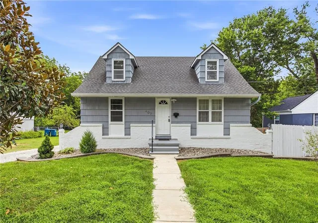 1st image of 407 N Fairview Ave, Liberty, MO 64068 | MLS# 2631253