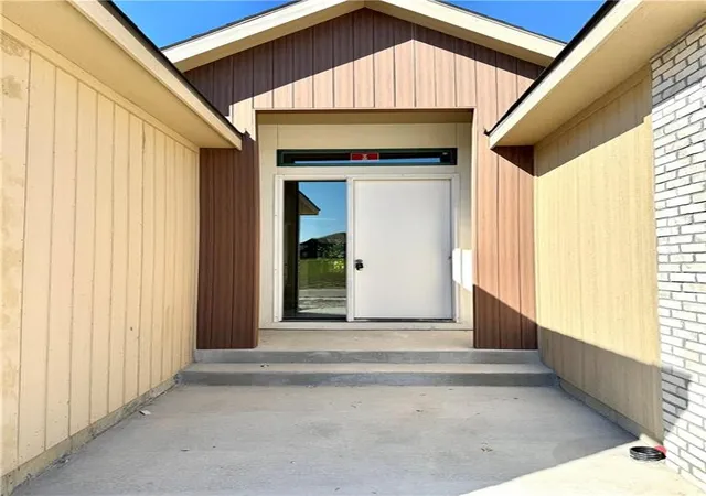 Photo 2 of Single family home for sale at 9004 N Everton Ave, Kansas City, MO 64153 | MLS# 2631254 | Listing updated on 2026-10-13